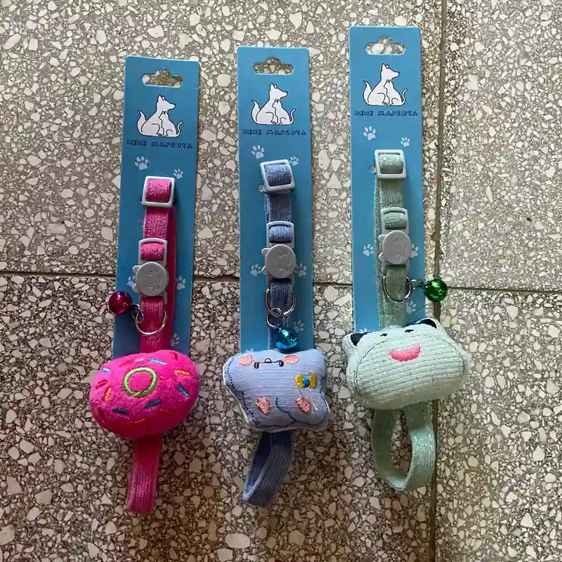 Collar de tela con adorno peluche