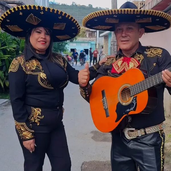 2 Mariachis 