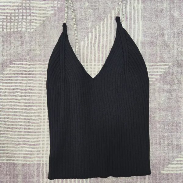 Top negro con tirantes de brillos