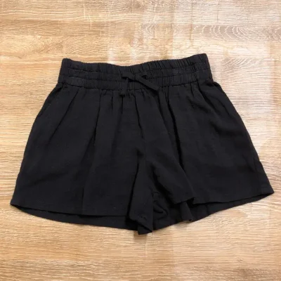 Short color negro
