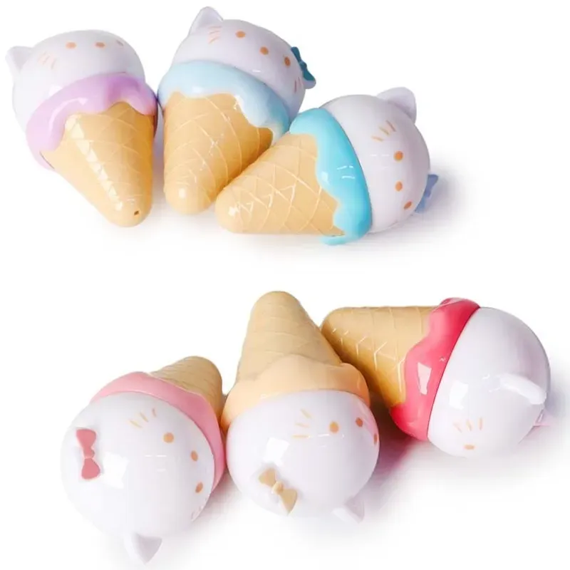 Bálsamo labial humectante e hidratante en forma cono de Hello Kitty