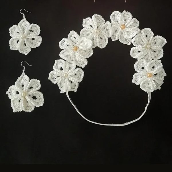 Diadema y aretes