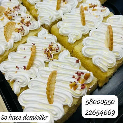 Dulces 3 leches , bañado con leche condensada leche evaporada