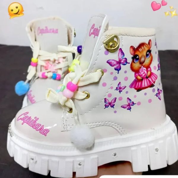 BOTA CAPIBARA CHAROLINA BEICH DETALLE EN ROSA  Alumbran