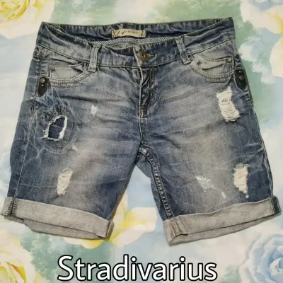 Bermuda de mezclilla, a media pierna,