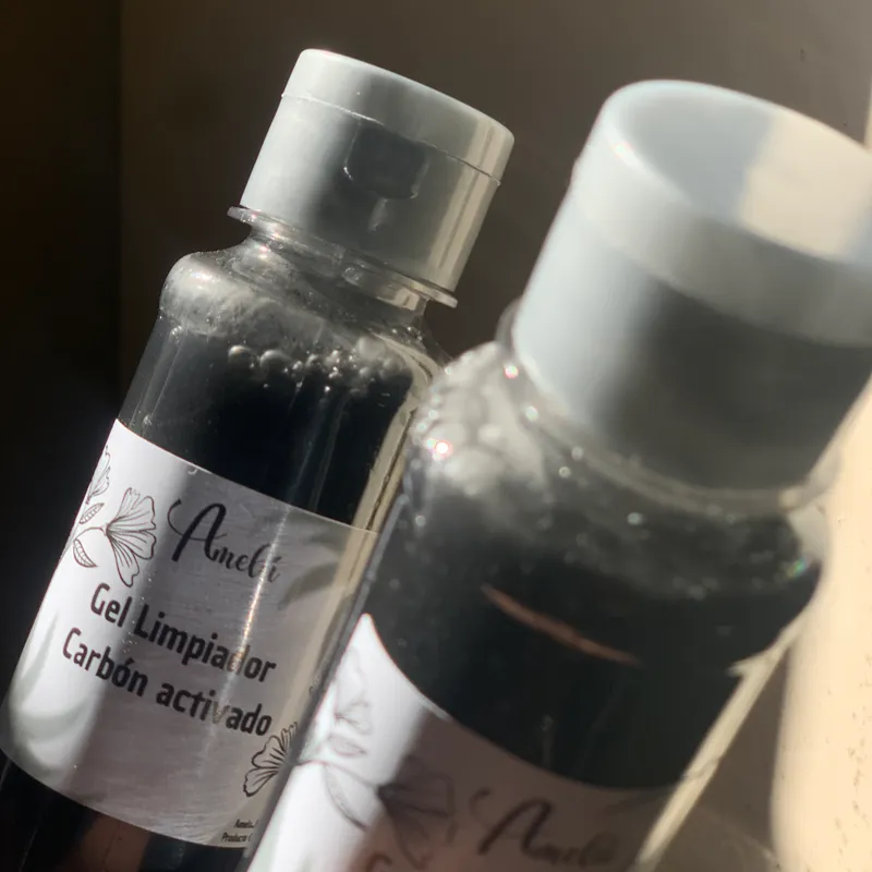 Gel limpiador carbón activado