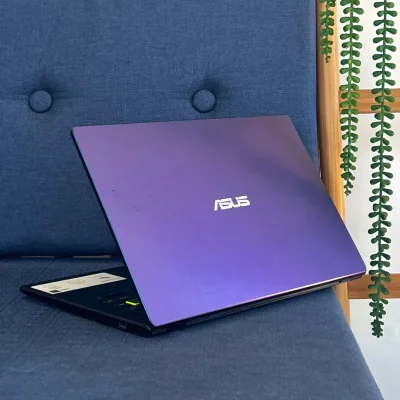 Laptop Marca ASUS (Básicamente Nueva) ✨