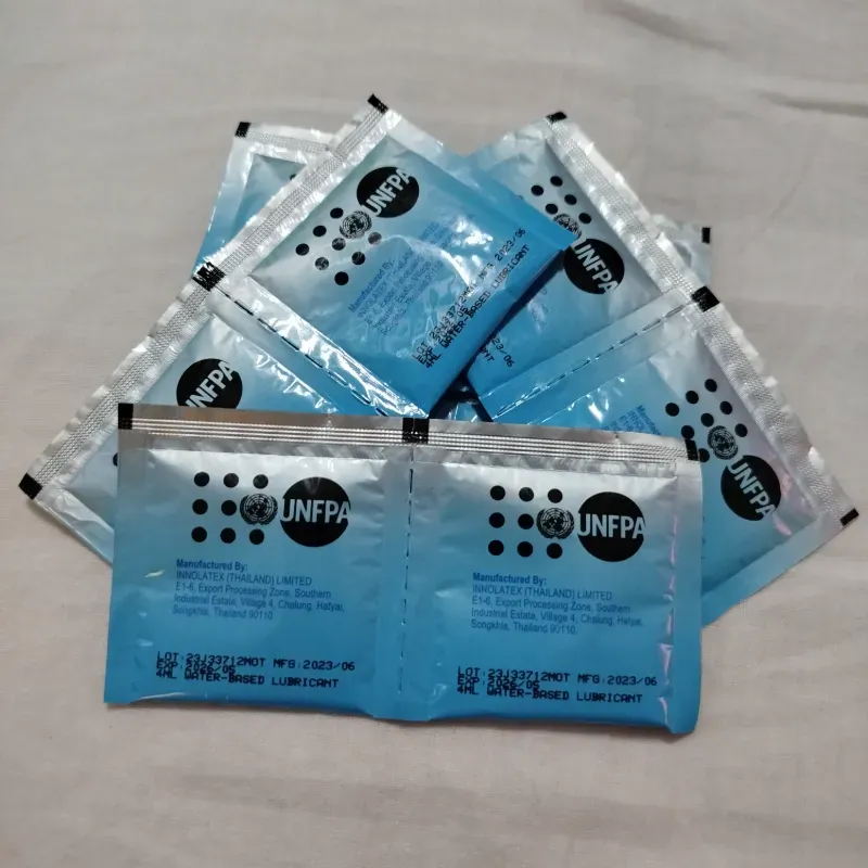 10 paquetitos de lubricante