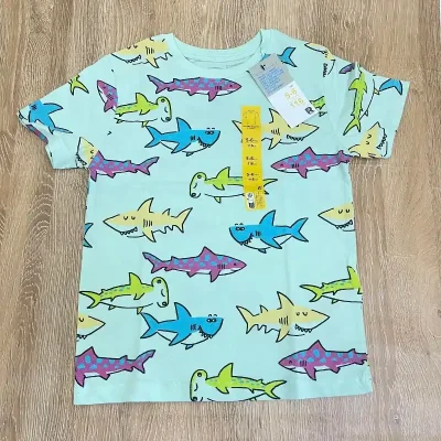 Pulóver con tiburones