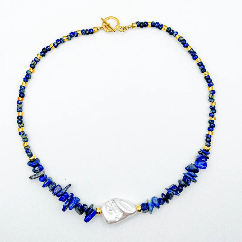 Collar con piedras semipreciosas y perla irregular 