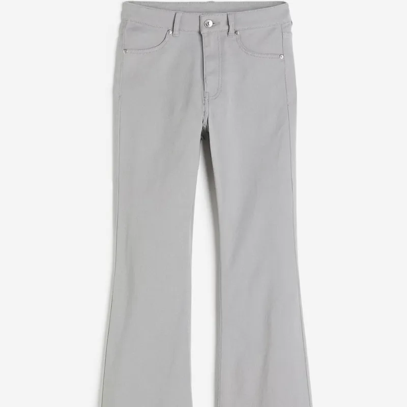 Pantalón acampanado