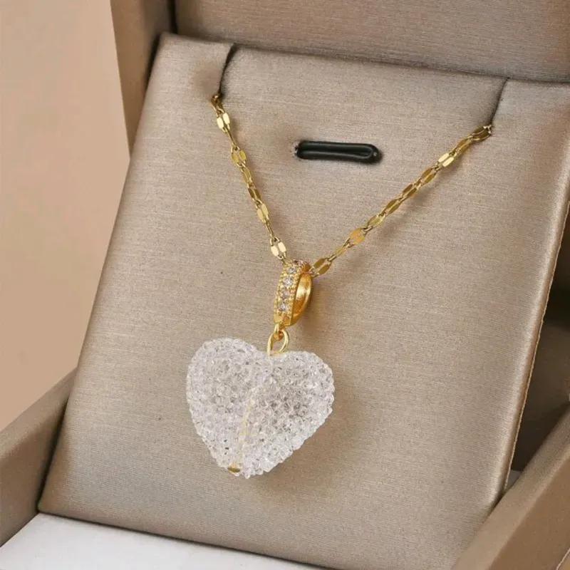 Collar/ Corazon blanco