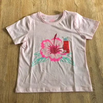 Pulóver con flor en el centro color rosado