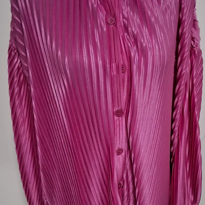 Camisa de mujer plisada