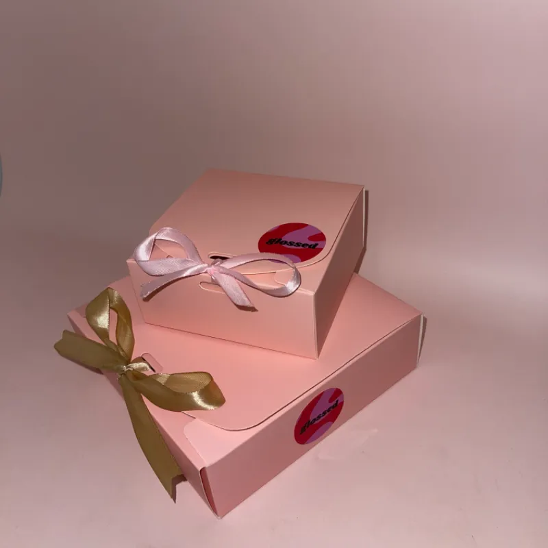 Cajita Pequeña de regalo con adornos