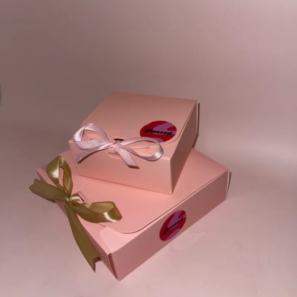 Cajita Pequeña de regalo con adornos