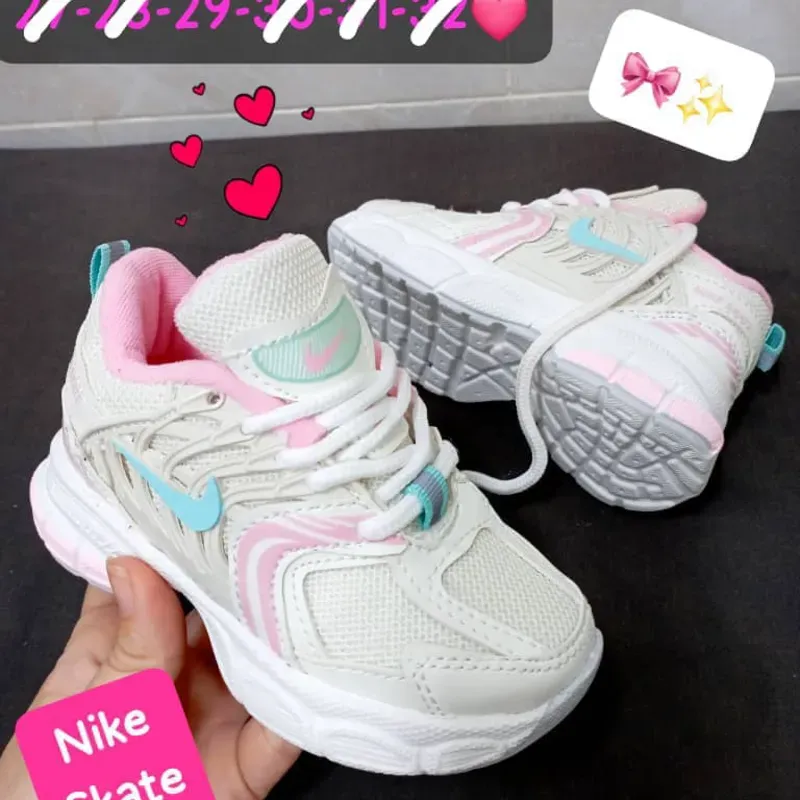 NIKE AIR SKATE BLANCO CON DETALLE ROSA Y AZUL AQUA