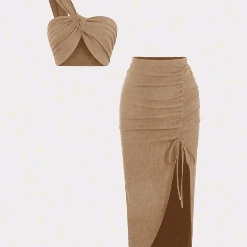  Conjunto falda larga con fruncido y top de un tirante — Beige