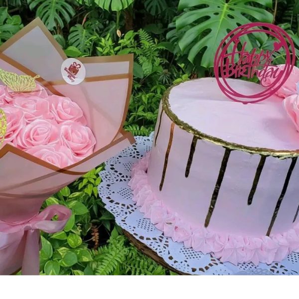 Pastel y ramo de rosas eternas 