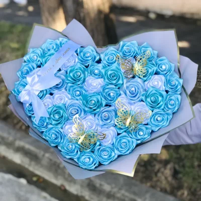 Ramo de 50 rosas en forma de corazón