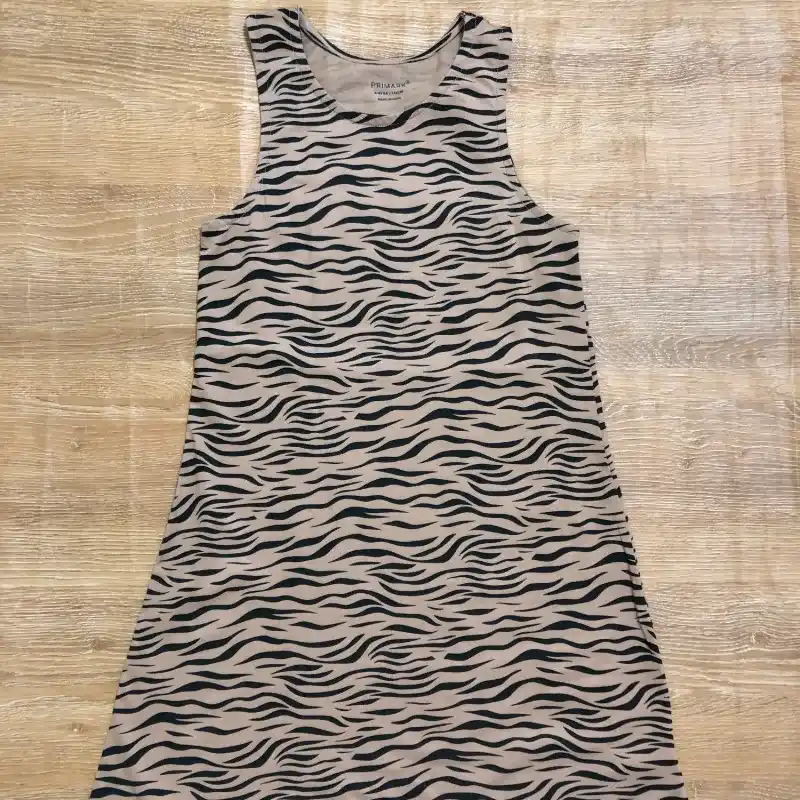 Vestido con estampado de rayas