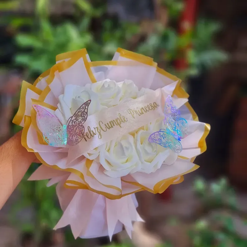 Ramo de rosas de foami