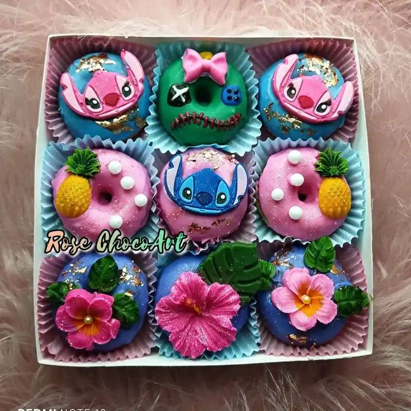 Caja de 9 mini donas temática Stitch y Angela