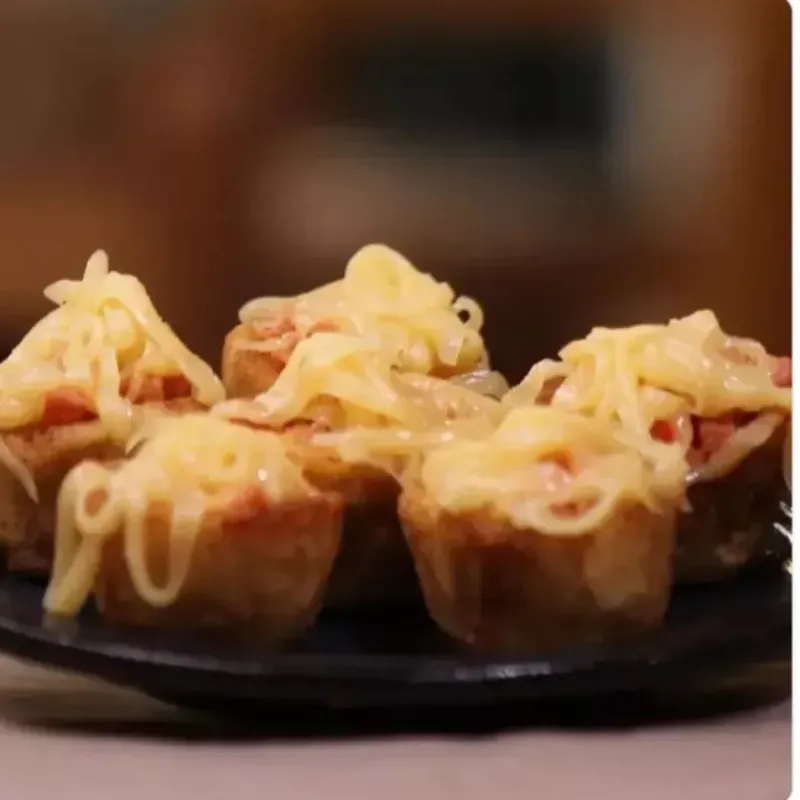 Chatinos rellenos con camaron y queso  gouda