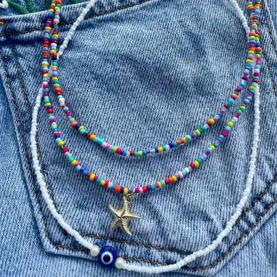 Collares de mostacillas