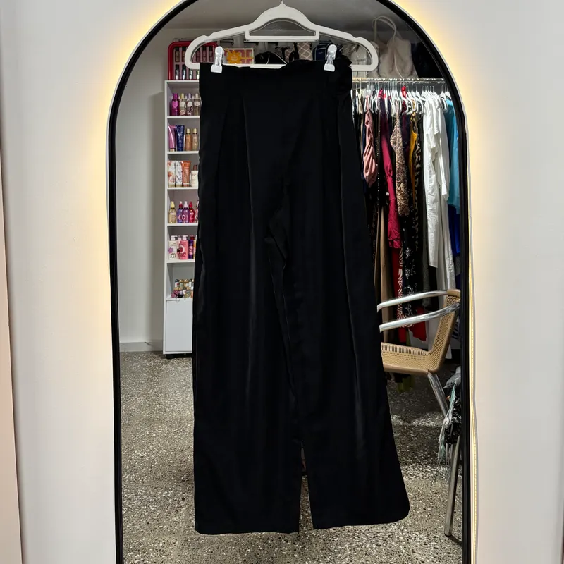 Pantalón negro ancho