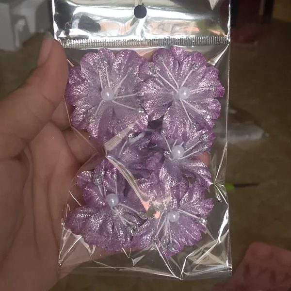 Estuche de 6 flores lila con brillo plateado