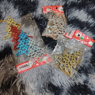 Adorno de navidad. 4 pinos