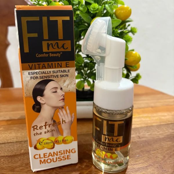 LIMPIADOR FACIAL DE VITAMINA E CON CEPILLO