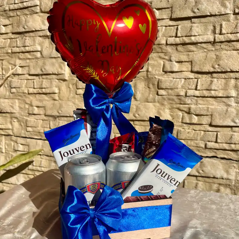 Cajita con confituras y cervezas