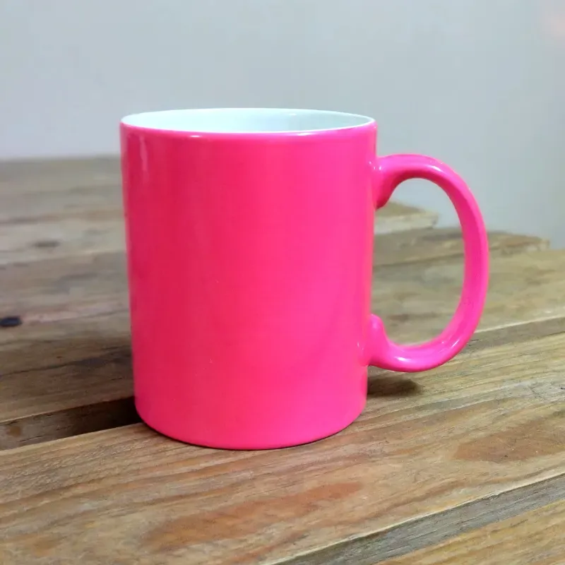 Jarra de cerámica rosada