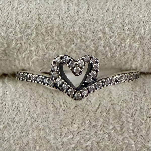 Anillo corazón entrelazado