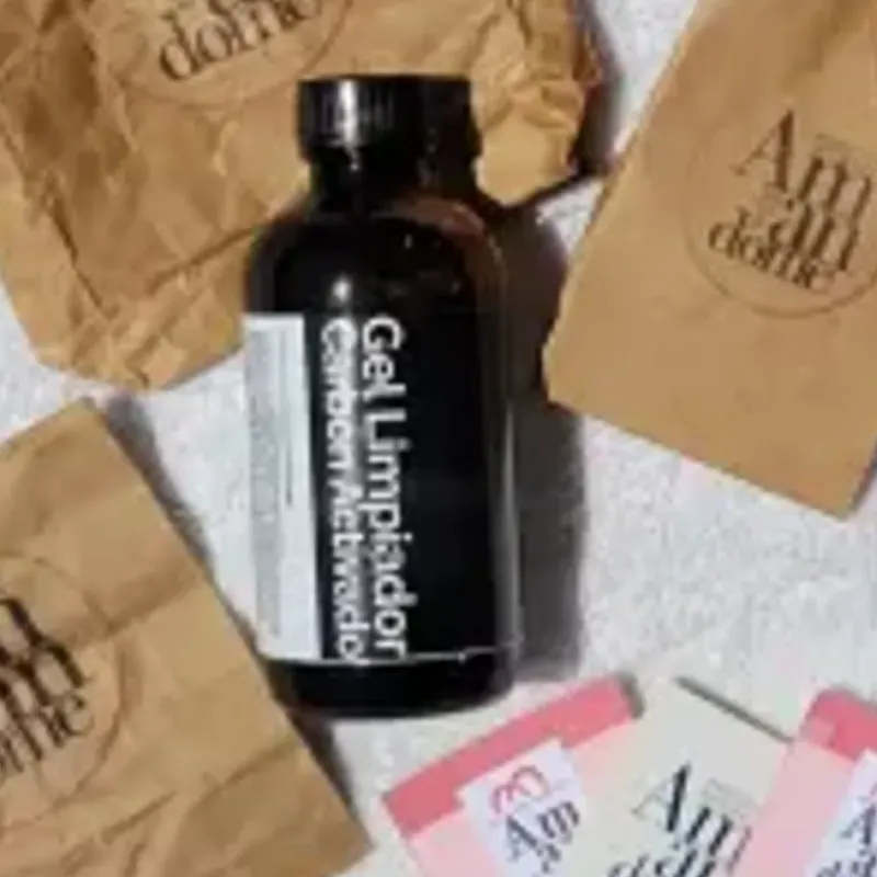 Gel limpiador de carbón activado