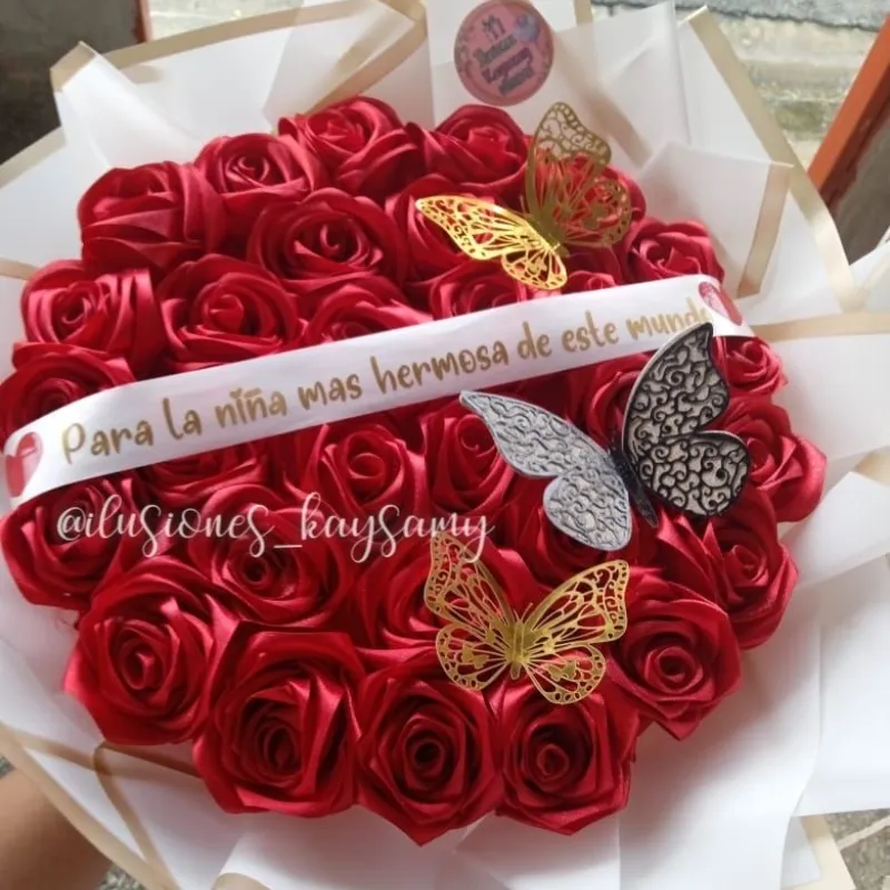 RAMO DE 35 ROSAS ETERNAS