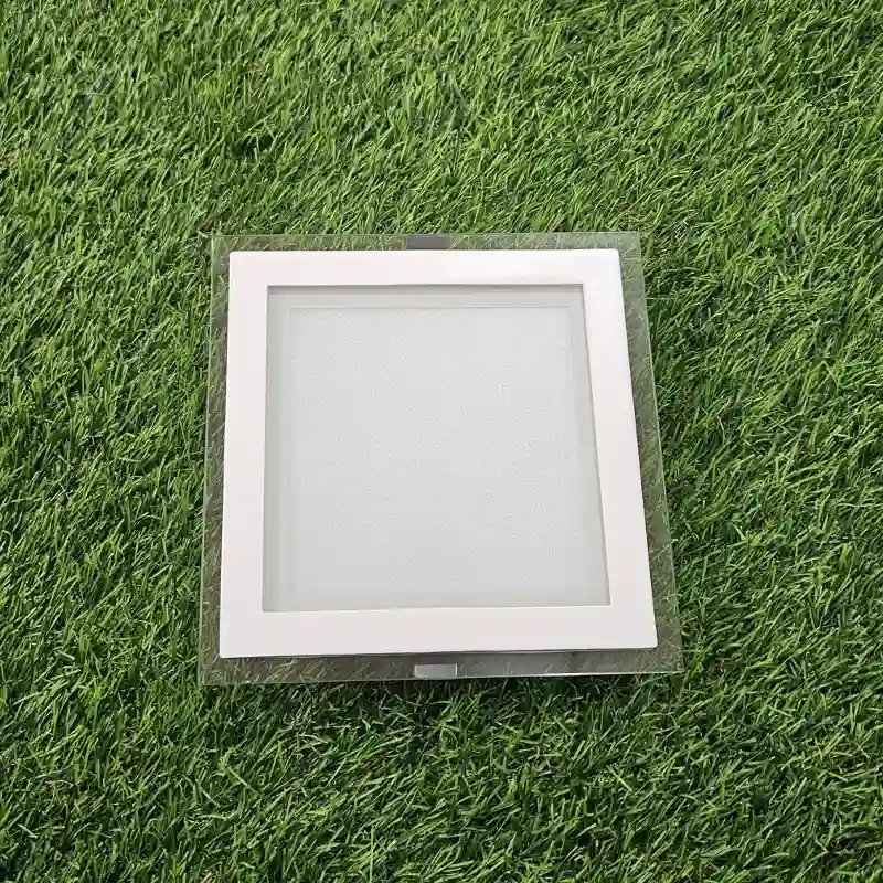 Luminaria Empotrable cuadrada de cristal 18W