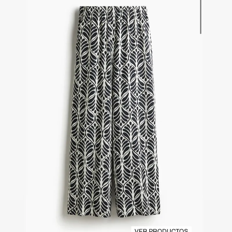 Pantaloneta negra y blanca