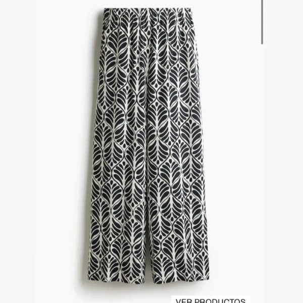 Pantaloneta negra y blanca