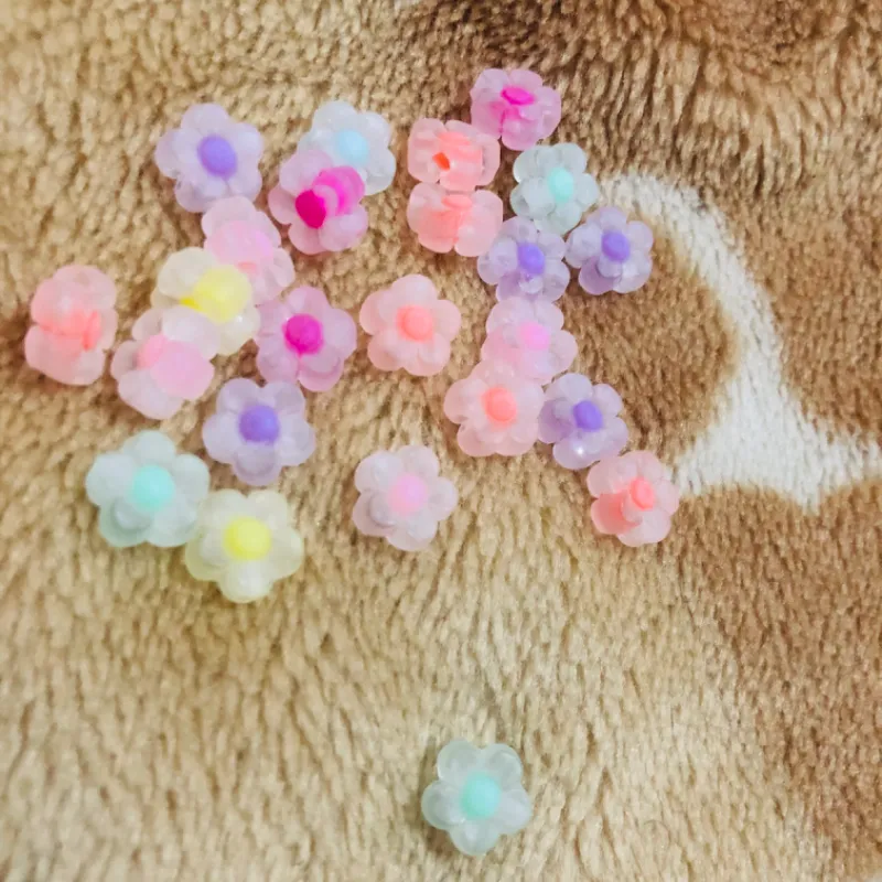 Flores nevadas con centro de colores