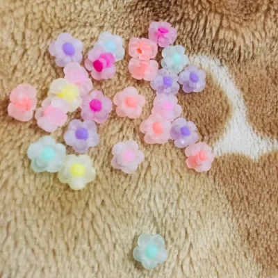 Flores nevadas con centro de colores