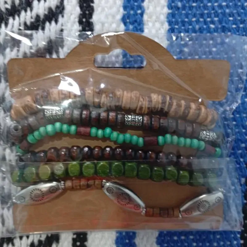 Paquete de pulseras varias