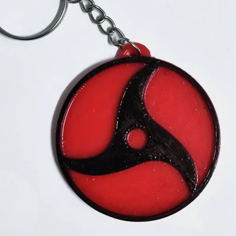 ️ Llavero Itachi con relieve (Naruto)