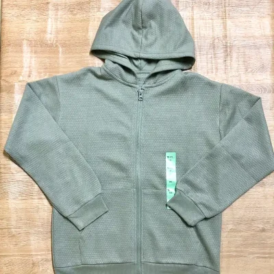 Abrigo con capucha color verde