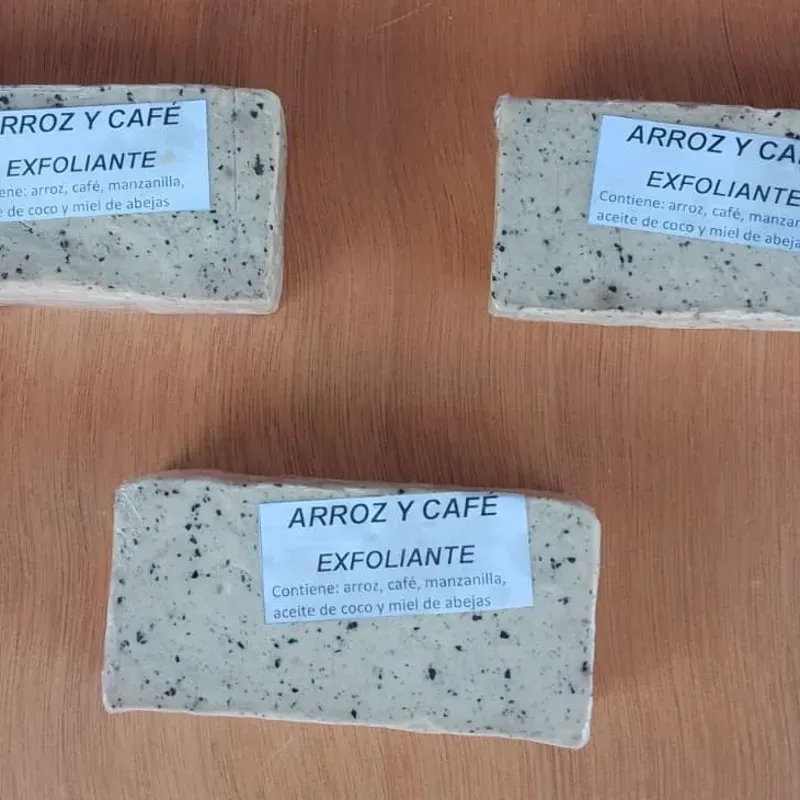 Jabón exfoliante de arroz y café