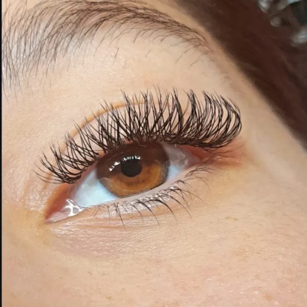 Extensiones de Pestañas Pelo a Pelo Híbridas