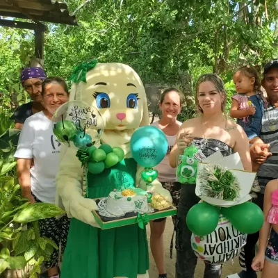 Conejita adorable traje verde