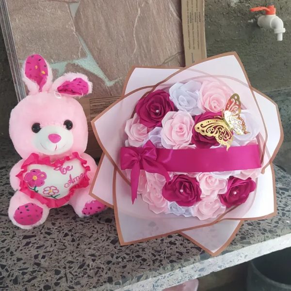 Ramo y peluche